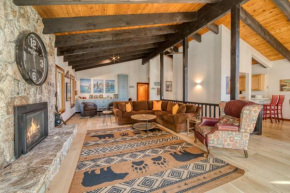 Wanderlust Retreat by Tahoe Getaways - 4BR Pet-Friendly w Fenced Yard, Walking Distance to Lake!